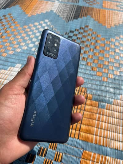 infinixe hot 8 i.         6 /128