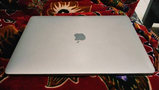 Macbook Pro 2017 Model | 13 inch ,Core i5,16 GB,10/10 condition