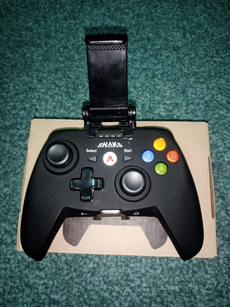 Wireless Gaming Controller 11