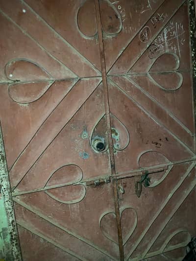 Iron main gate heavy duty with door lock 10/10 working