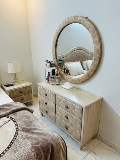 Bed / king size bed / bedset