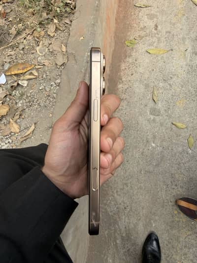 I phone 16 pro max jv desert taitanium