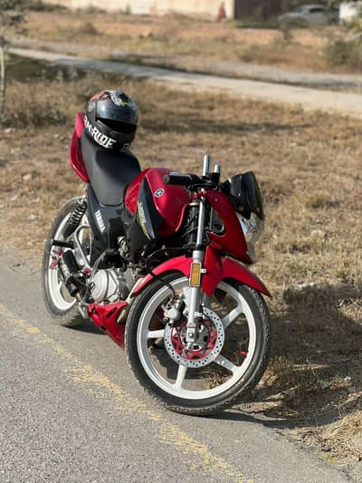 YBR 125 . . . . . 19 MODEL . . . FULL LOOK LIKE NEW