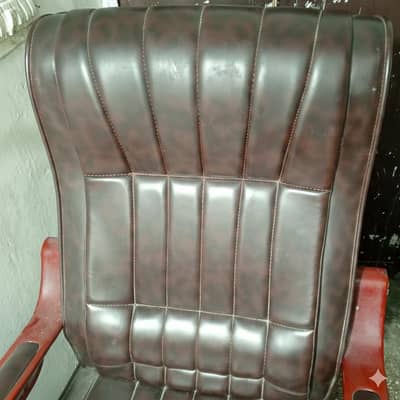 premium executive Revolving Chair. . . Excellent condition