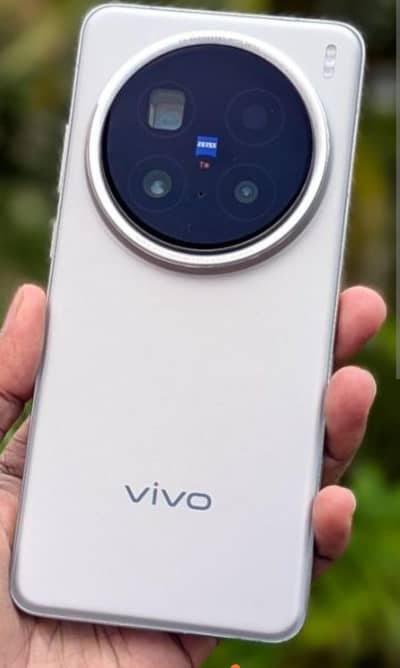 x200 pro zero condition  in warrenty