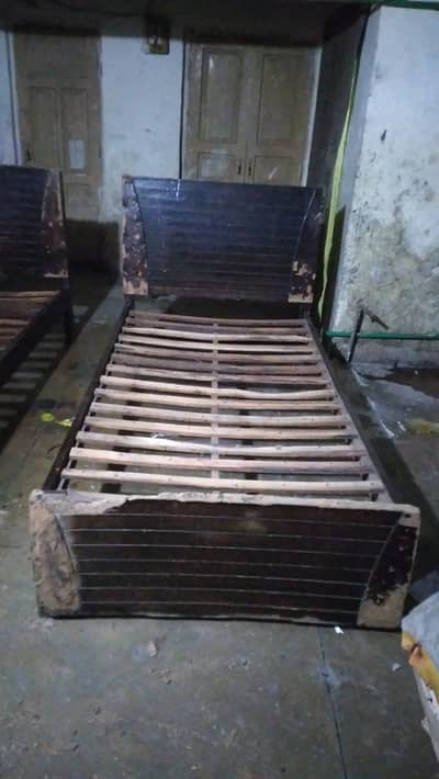 2 Single Beds gud condition: 0333/53/98/704