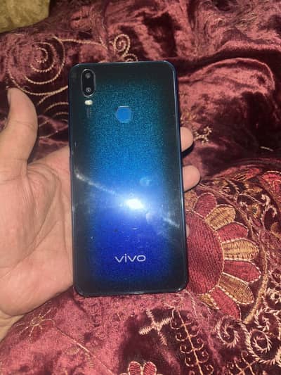 I am selling vivo y 11