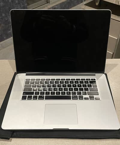 Macbook pro 2015 i7 16gb/250 ssd 15 inch retina display
