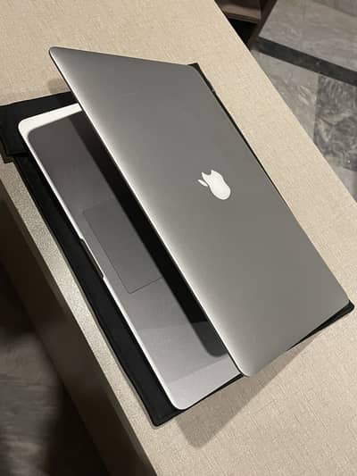 Macbook 2015 pro i7 16gb/250 ssd 15-inch retina display