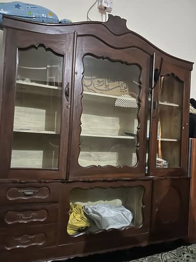 showcase and mirror set