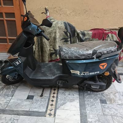 YADEA M 3 Electric Scoty