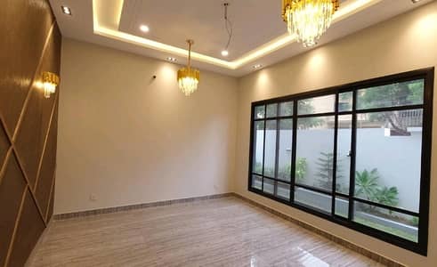 Prime Location Federal B Area - Block 5 House Sized 1000 Square Yards Is Available