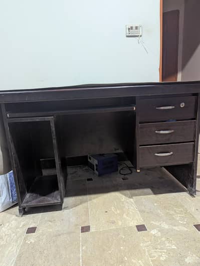 Full Wooden Computer Table for Sale – Heavy & Spacious