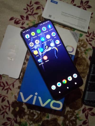 vivo y20 ram 4/64 no oupn riper box sat hai 2 day battery time