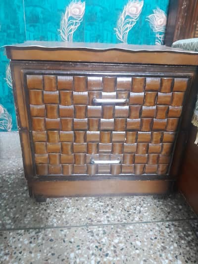 bed set and dressing table