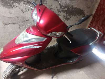100cc scuty /100Cc/urgent sale (03263853247) all okay no issues