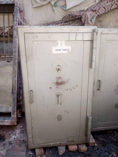 BANK SAFE FOR SALE NUMBER 03198842020