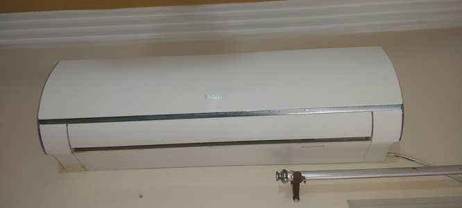 2 piece Gree 1.5 ton inverter AC working  condition only Gas problem.