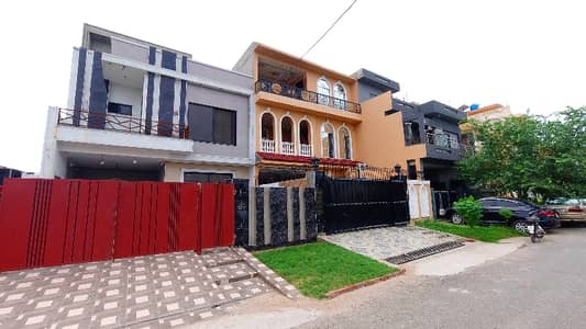 Buy A Prime Location House Of 10 Marla In Formanites Housing Scheme