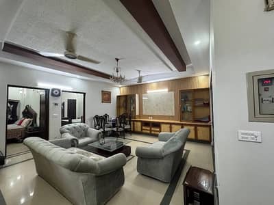 10 Marla Like New Type House For Sale In Faisal Town Hot Location Near To Markit School Park Masjid Gated Society Total Tile Flooring