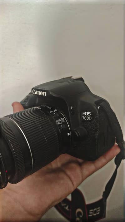Canon EOS 700D DSRL camera