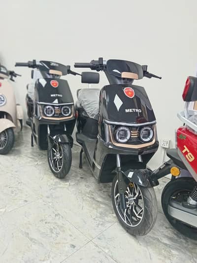 Metro  Lithium M6 Empower Portable Battery Electric Scooty 2026 New/Ev