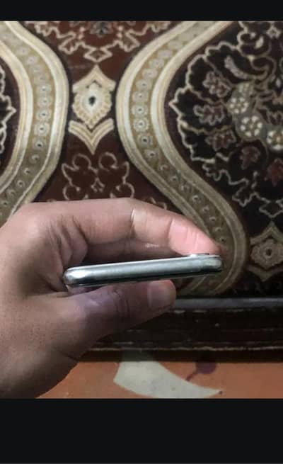 jis Bhai ne mobile Lena ho rabta kr sakta h