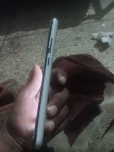 iska box Nahin Hai aur 10000 final price ha contact number 03257923556