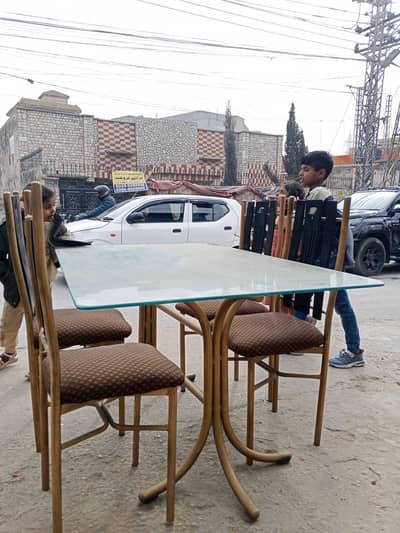 yah use mein dining hai