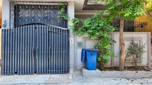 Prime Location Super Town 5 Marla House Up For sale