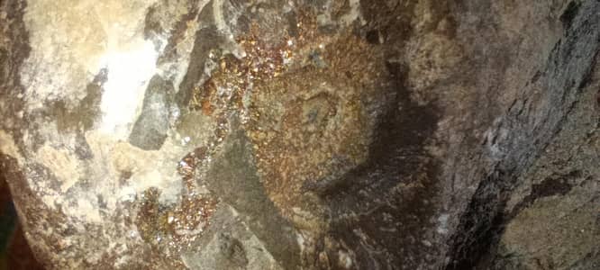 ye koi mobile ni hai ye 1pathar ka ad hai neche pora ad parhlo