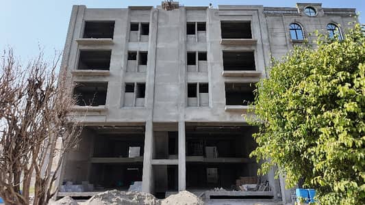 8 Marla Shop For Grabs In Green City