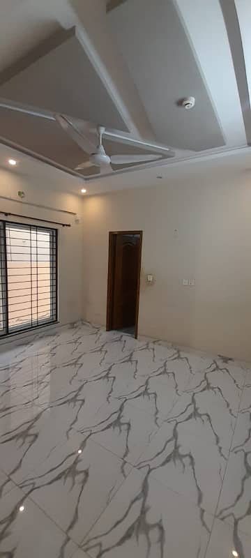 4 MARLA LOWER PORTION FOR RENT IN MILITARY ACCOUNT COLLEGE ROAD LAHORE BIJLI PANI GASS AVAILABLE USE FOR FAMILY BRAND NEW TYPR PORTION