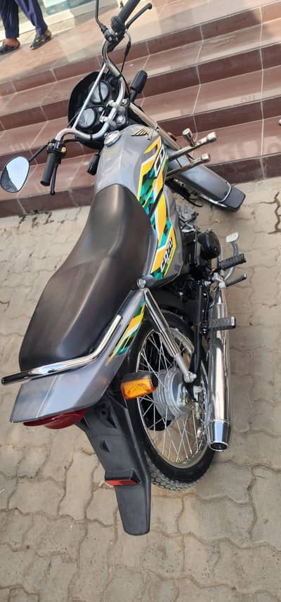 HONDA CD 70 DREAM 2025 OPEN LATER  SILVER COLOUER SAAF CONDTION