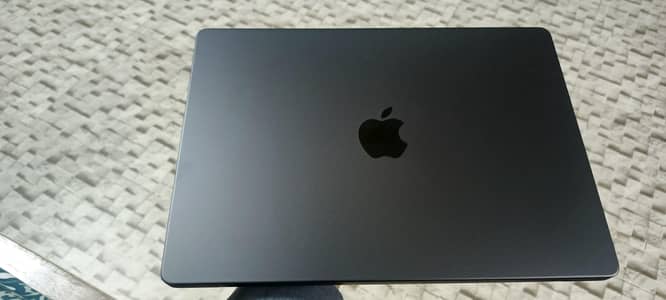 MAC BOOK PRO M4 brand new