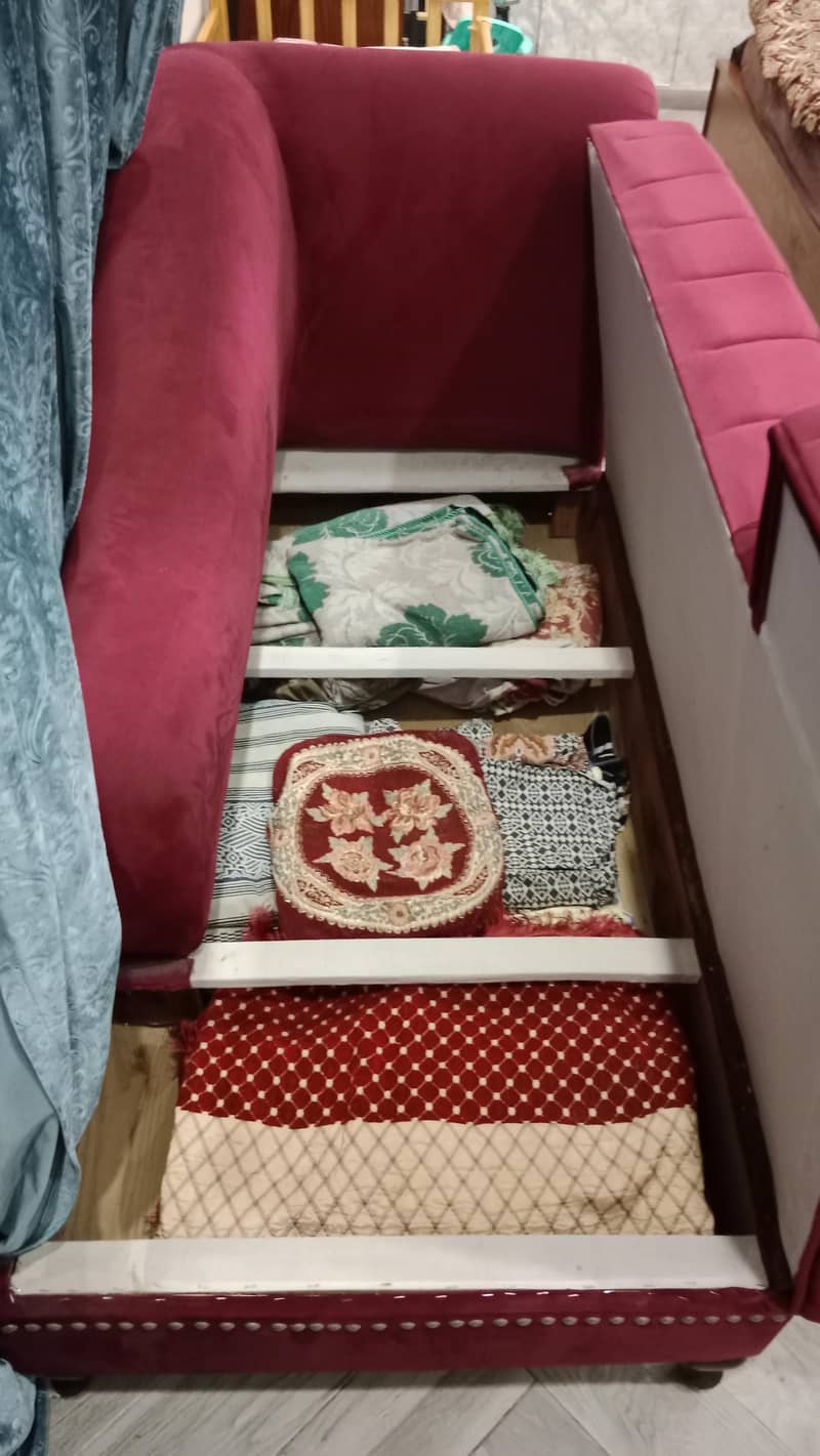 3 seater dewaan for sale , large storage space inside 2