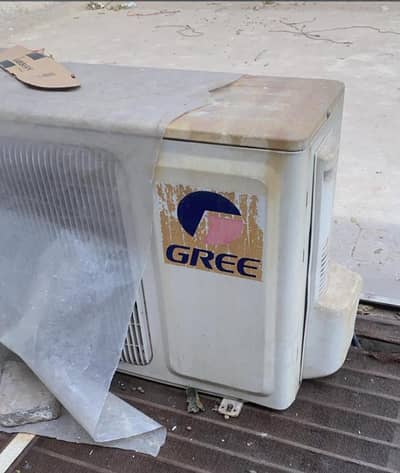 Gree 1.5 ton a. c for sale owsume condition.