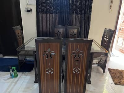 Dining table like brand new!!