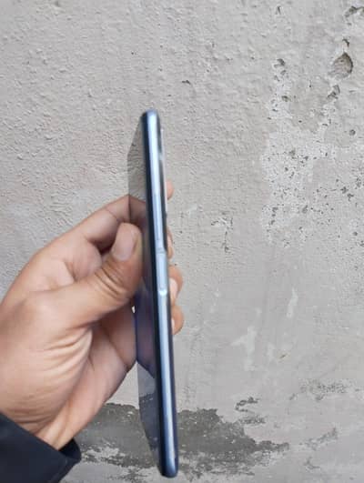 y51S 8 RAM 128 GB storage