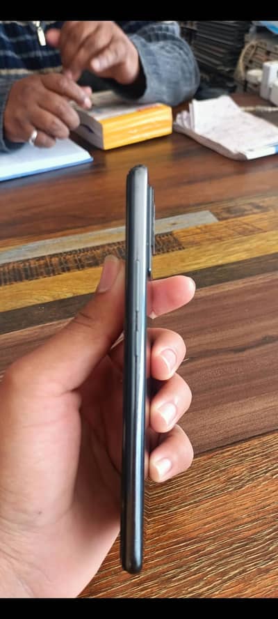 vivo v21e mobile and charger minor shade mobile All ok ha