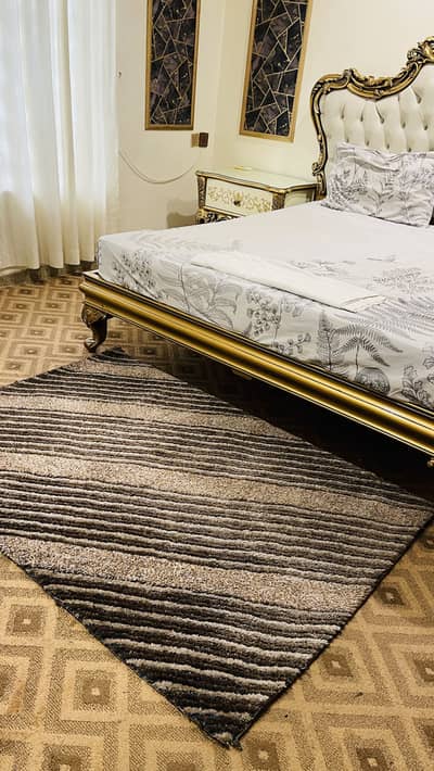 Grey brown rug piece