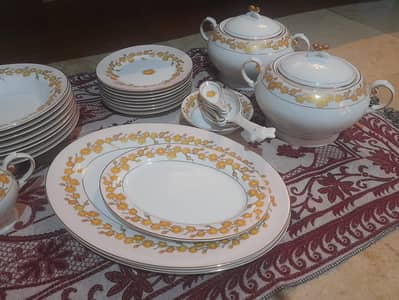 DINNER SET FOR SALE