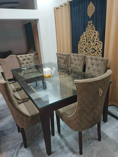 8 seaters dining table for sale