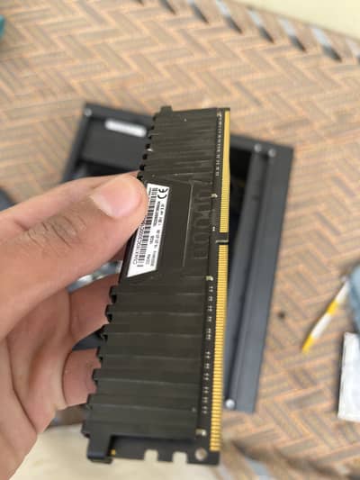 VENGENCE 16 GB DDR4 3000mhz