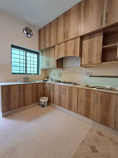 3bed upper portion available for rent in Islamabad markez Location E-11