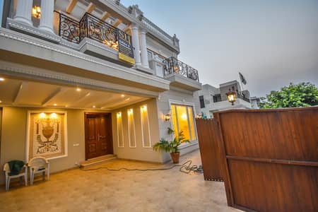 10 MARLA OUCLASS LUXURY BUNGALOW AVAILABLE FOR RENT IN DHA PHASE 6 A BLOCK