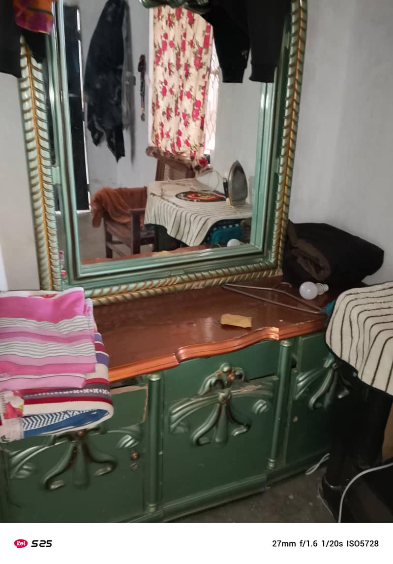 showcase+dressing table 0