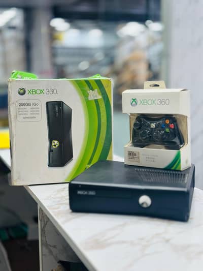 XBOX 360 250GB STORAGE with box