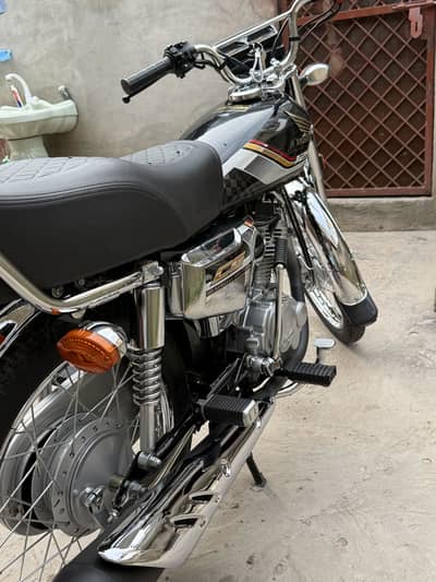 Honda 125 self strat black