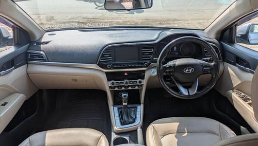 Hyundai Elantra, 2022 just like new